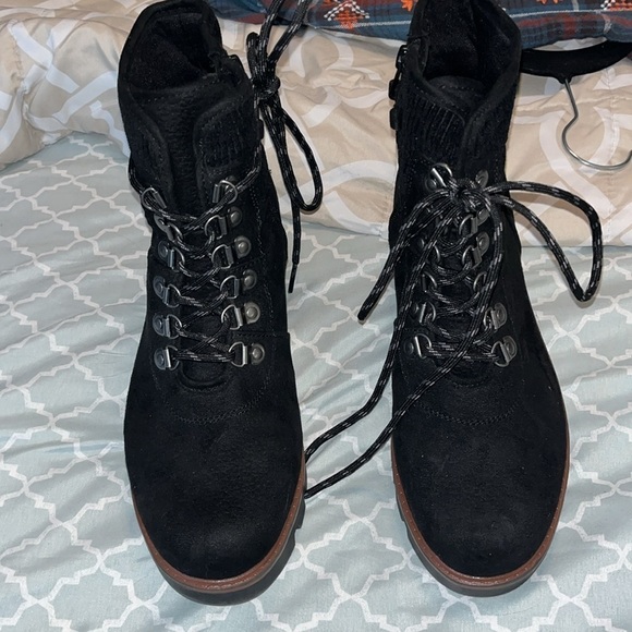 Cliffs New Black Suede boots size 9 1/2 M - Picture 2 of 7